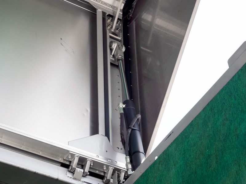 いすゞ ギガ ウイング車 大型 LKG-CYL77AA　 年式 H22[写真11]