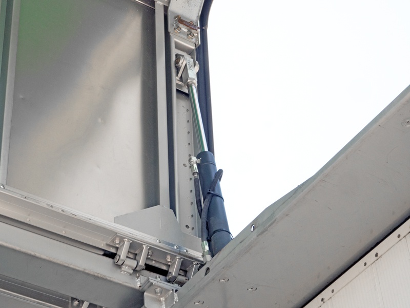 いすゞ ギガ ウイング車 大型 LKG-CYL77AA　 年式 H22[写真15]