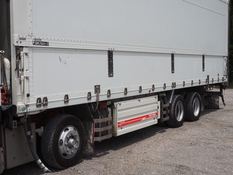 いすゞ ギガ 冷凍ウイング 大型 PJ-CYJ51W5 年式 H16[写真18]