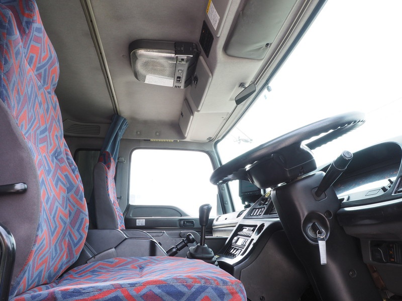 いすゞ ギガ 冷凍ウイング 大型 PJ-CYJ51W5 年式 H16[写真37]