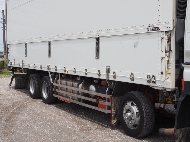 いすゞ ギガ 冷凍ウイング 大型 PJ-CYJ51W5 年式 H16[写真11]