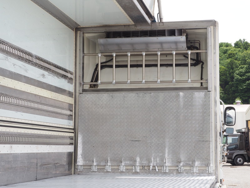 いすゞ ギガ 冷凍ウイング 大型 PJ-CYJ51W5 年式 H16[写真24]