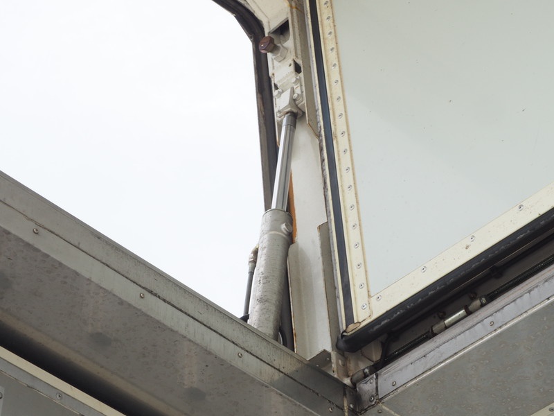 いすゞ ギガ 冷凍ウイング 大型 PJ-CYJ51W5 年式 H16[写真20]