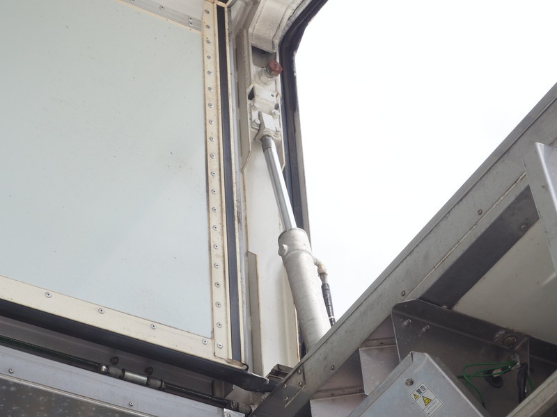 いすゞ ギガ 冷凍ウイング 大型 PJ-CYJ51W5 年式 H16[写真21]