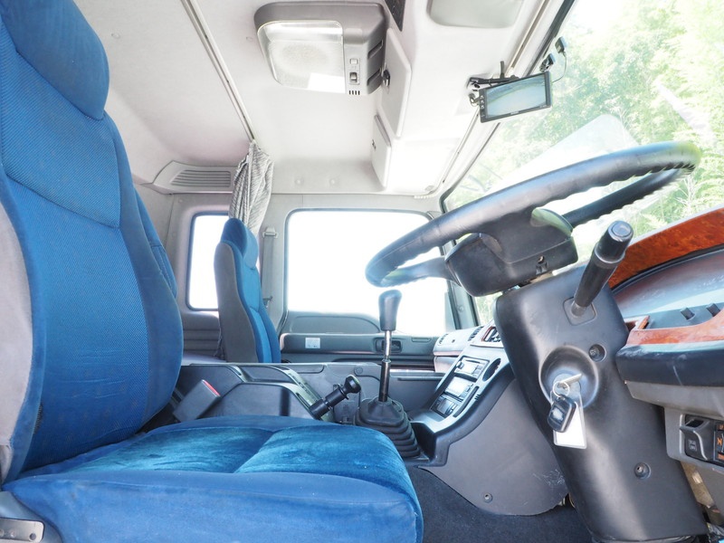 いすゞ ギガ 冷凍バン 大型 PDG-CYL77V8 年式 H22[写真27]