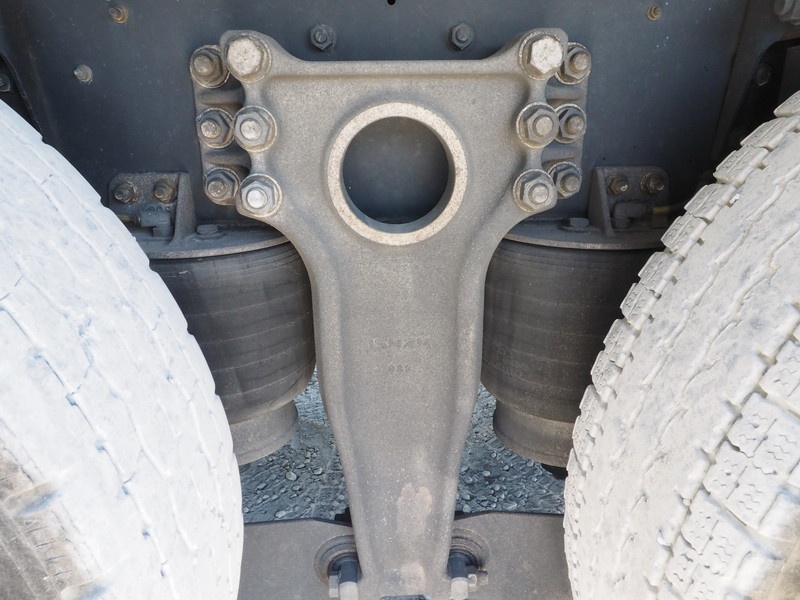 いすゞ ギガ 冷凍バン 大型 PDG-CYL77V8 年式 H22[写真37]