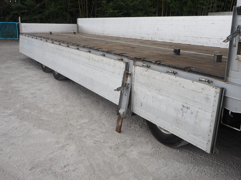 いすゞ ギガ 平ボディ 大型 QKG-CYJ77AA 年式 H24[写真11]