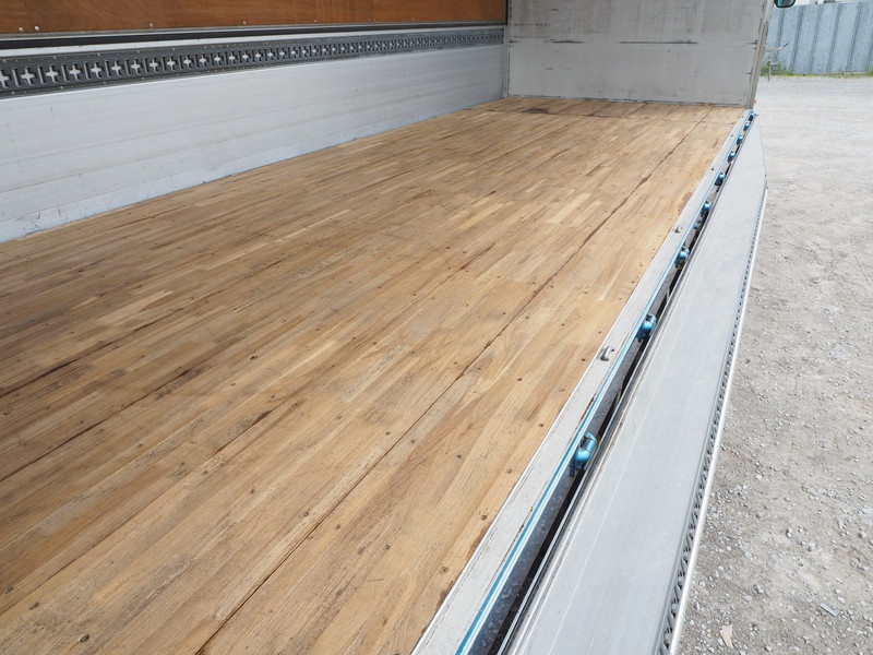 いすゞ フォワード ウイング車 中増t KL-FSD34P4 年式 H15[写真24]