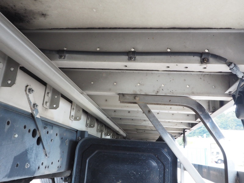 いすゞ フォワード ウイング車 中増t KL-FSD34P4 年式 H15[写真41]