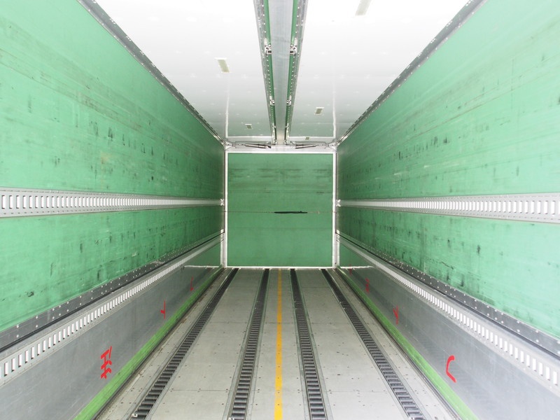 いすゞ ギガ ウイング車 大型 PKG-CYJ77W8 年式 H21[写真28]