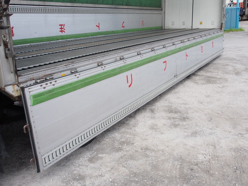 いすゞ ギガ ウイング車 大型 PKG-CYJ77W8 年式 H21[写真19]