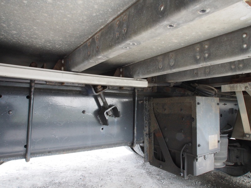 いすゞ ギガ ウイング車 大型 PKG-CYJ77W8 年式 H21[写真47]