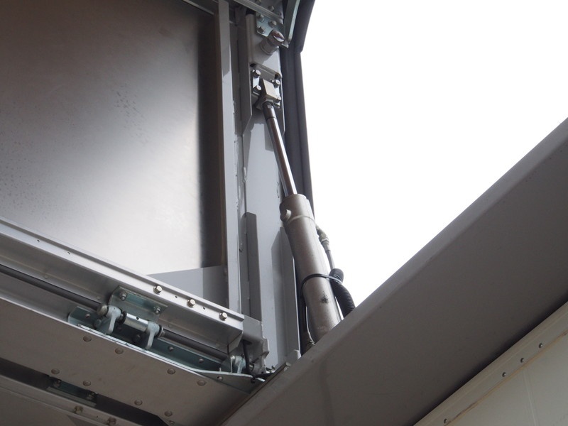 いすゞ ギガ ウイング車 大型 LKG-CYJ77A 年式 H23[写真11]