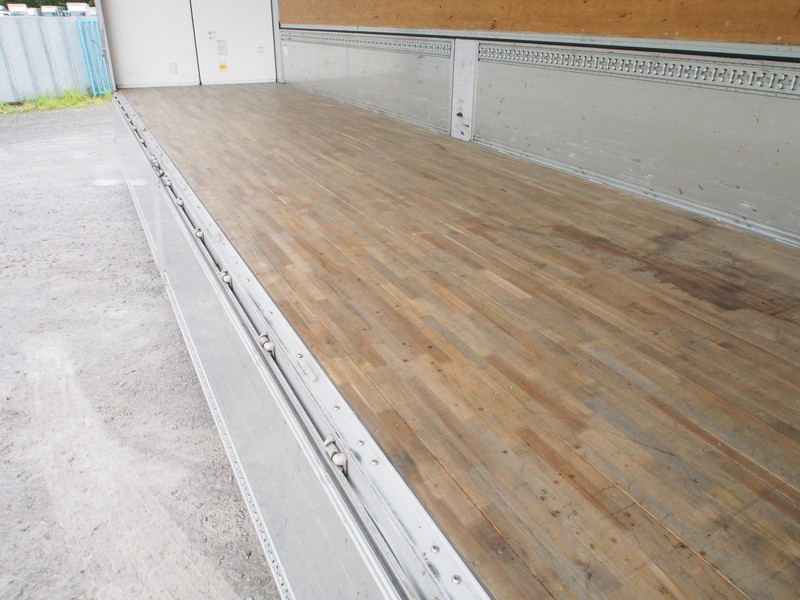 いすゞ ギガ ウイング車 大型 LKG-CYJ77A 年式 H23[写真28]