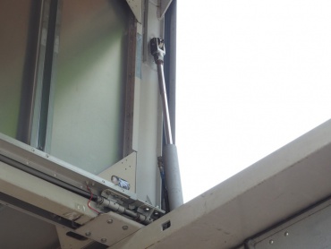 いすゞ フォワード ウイング車 中増t KL-FSD34P4 年式 H15 [写真21]