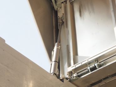 UDトラックス クオン ウイング車 大型 QKG-CG5ZA 年式 H25 [写真24]