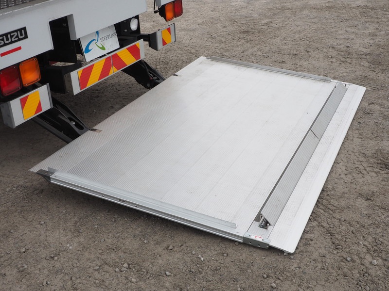 いすゞ フォワード ウイング車 中増t QPG-FTR34T2 年式 H27[写真28]