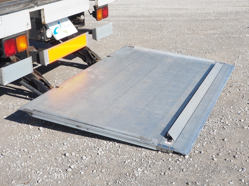 UDトラックス クオン ウイング車 大型 PKG-CG4ZA 年式 H22[写真28]