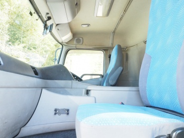 UDトラックス クオン ウイング車 大型 PKG-CG4ZA 年式 H22 [写真43]