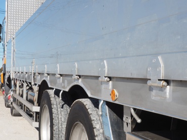 いすゞ ギガ 平ボディ 大型 PKG-CYJ77W8 年式 H20 [写真28]