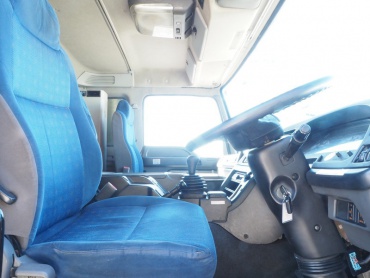 いすゞ ギガ 平ボディ 大型 PKG-CYJ77W8 年式 H20 [写真30]