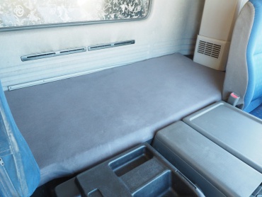 いすゞ ギガ 平ボディ 大型 PKG-CYJ77W8 年式 H20 [写真34]