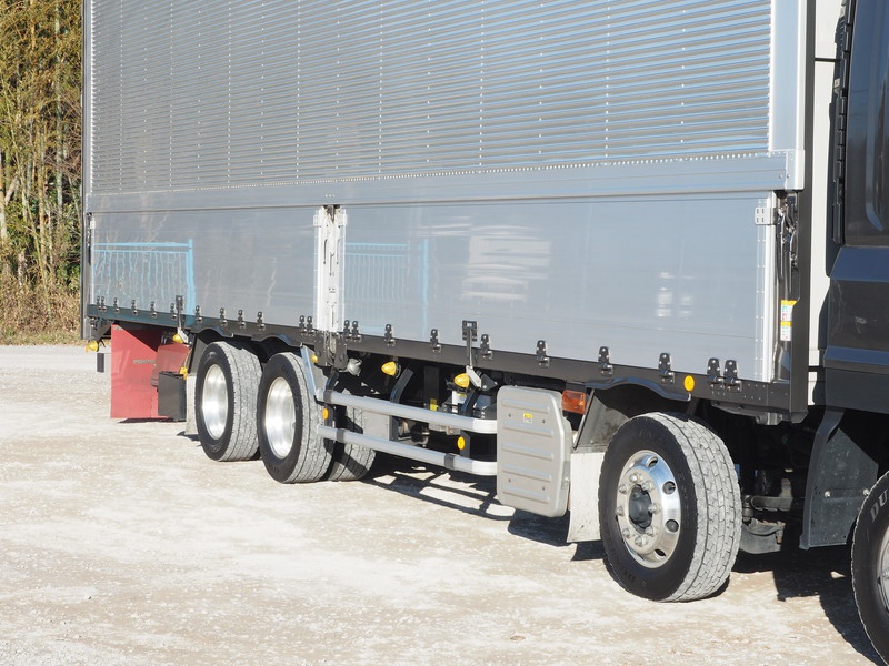 いすゞ ギガ ウイング車 大型 QKG-CYJ77B 年式 H28[写真08]