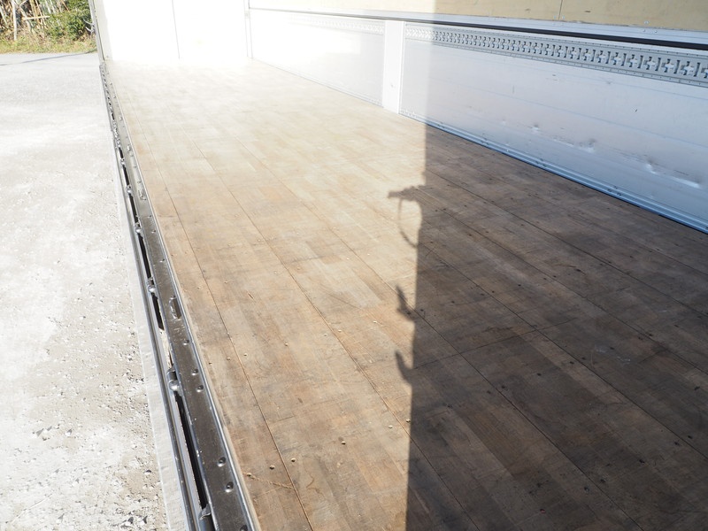 いすゞ ギガ ウイング車 大型 QKG-CYJ77B 年式 H28[写真16]