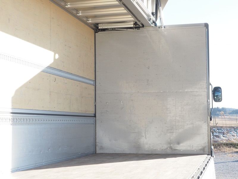 いすゞ ギガ ウイング車 大型 QKG-CYJ77B 年式 H28[写真14]