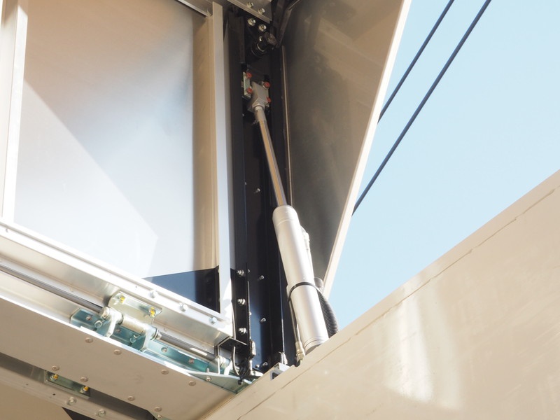 いすゞ ギガ ウイング車 大型 QKG-CYJ77B 年式 H28[写真18]