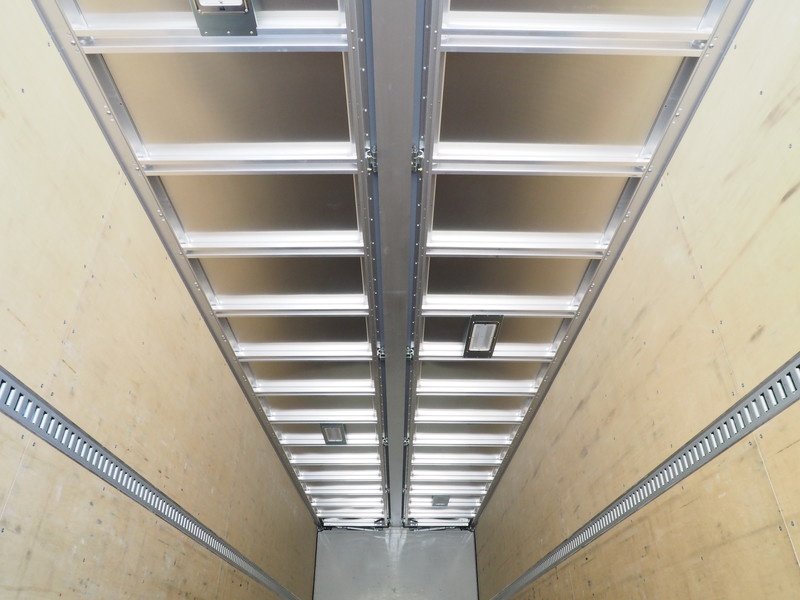 いすゞ ギガ ウイング車 大型 QKG-CYJ77B 年式 H28[写真28]