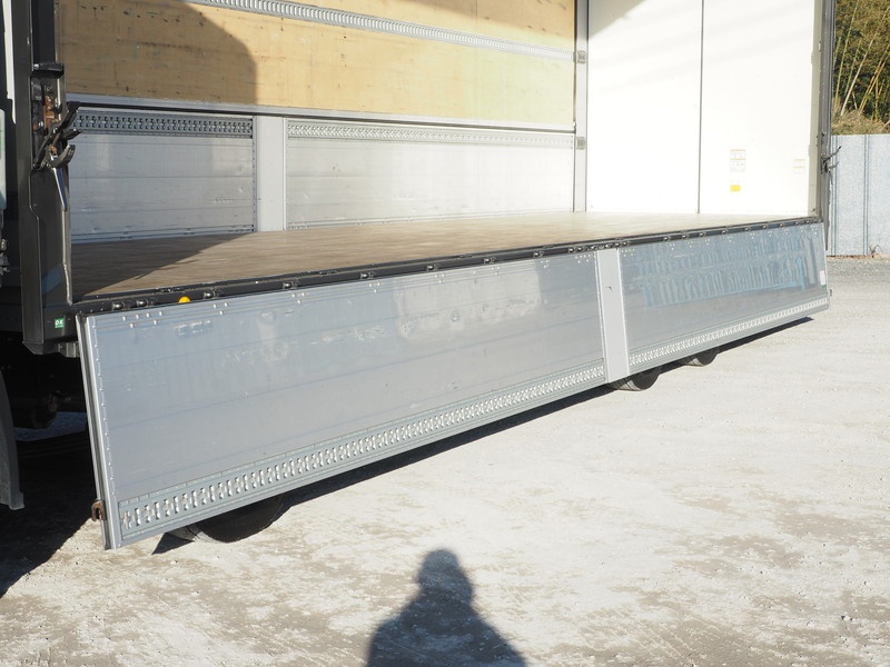 いすゞ ギガ ウイング車 大型 QKG-CYJ77B 年式 H28[写真23]