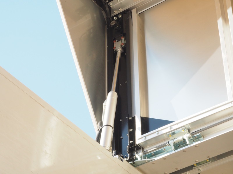 いすゞ ギガ ウイング車 大型 QKG-CYJ77B 年式 H28[写真24]