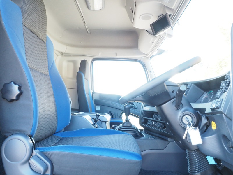 いすゞ ギガ ウイング車 大型 QKG-CYJ77B 年式 H28[写真41]