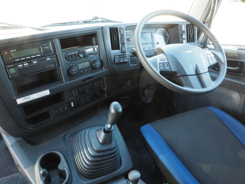 いすゞ ギガ ウイング車 大型 QKG-CYJ77B 年式 H28[写真45]