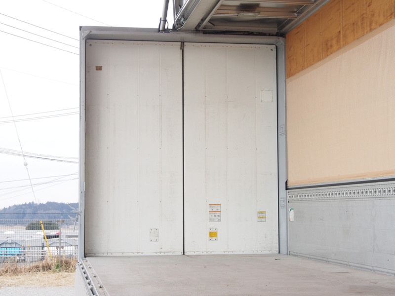 いすゞ ギガ ウイング車 大型 PDG-CYJ77W8 年式 H22[写真13]