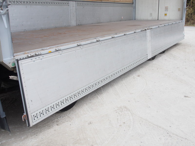 いすゞ ギガ ウイング車 大型 PDG-CYJ77W8 年式 H22[写真23]