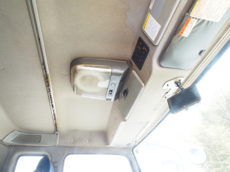 いすゞ ギガ ウイング車 大型 PDG-CYJ77W8 年式 H22[写真37]