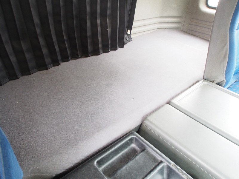 いすゞ ギガ ウイング車 大型 PDG-CYJ77W8 年式 H22[写真38]