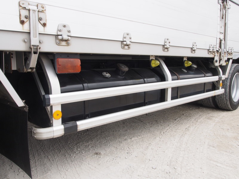 いすゞ ギガ ウイング車 大型 PDG-CYJ77W8 年式 H22[写真41]