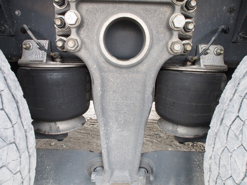 いすゞ ギガ ウイング車 大型 PDG-CYJ77W8 年式 H22[写真48]