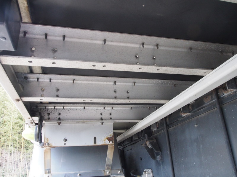 いすゞ ギガ ウイング車 大型 PDG-CYJ77W8 年式 H22[写真44]