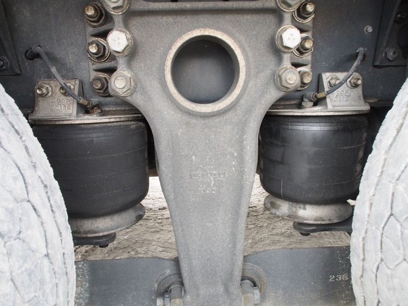 いすゞ ギガ ウイング車 大型 PDG-CYJ77W8 年式 H22[写真47]