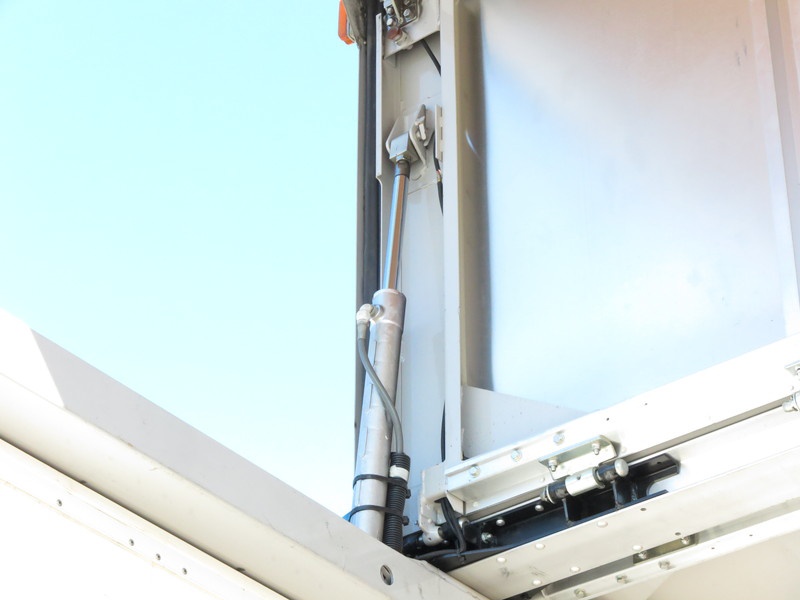 いすゞ フォワード ウイング車 中型 PKG-FRR90S2 年式 H22[写真17]