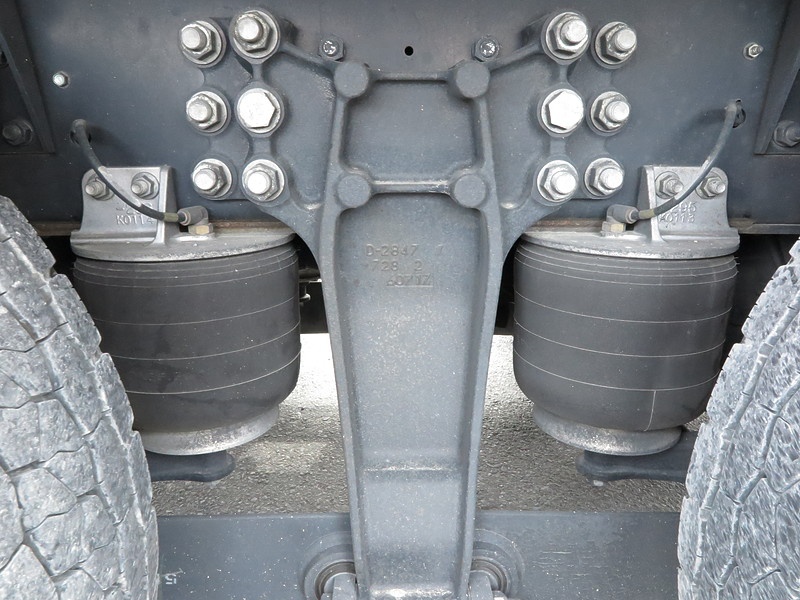 いすゞ ギガ ウイング車 大型 QKG-CYJ77B 年式 H28[写真49]