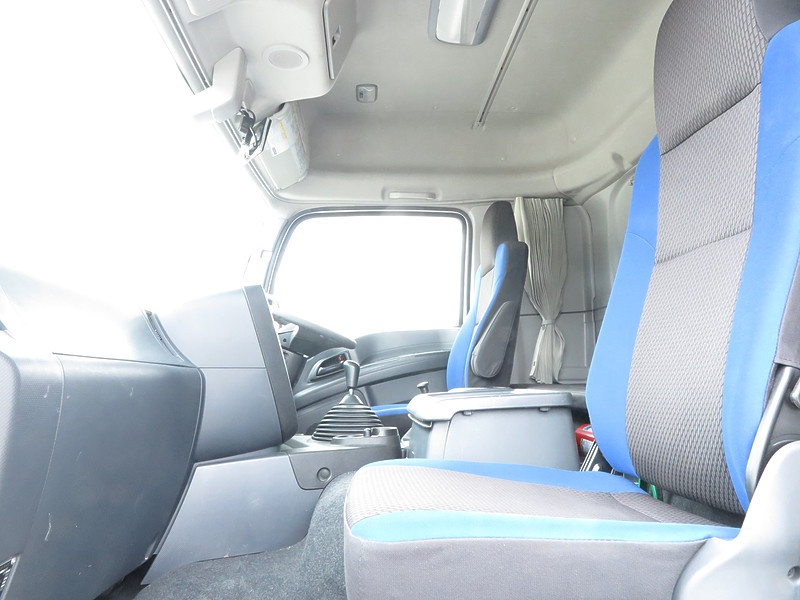 いすゞ ギガ ウイング車 大型 QKG-CYJ77B 年式 H28[写真47]