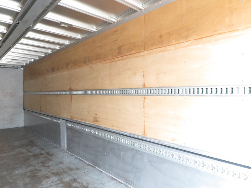 いすゞ ギガ ウイング車 大型 PDG-CYJ77W8 年式 H22[写真30]