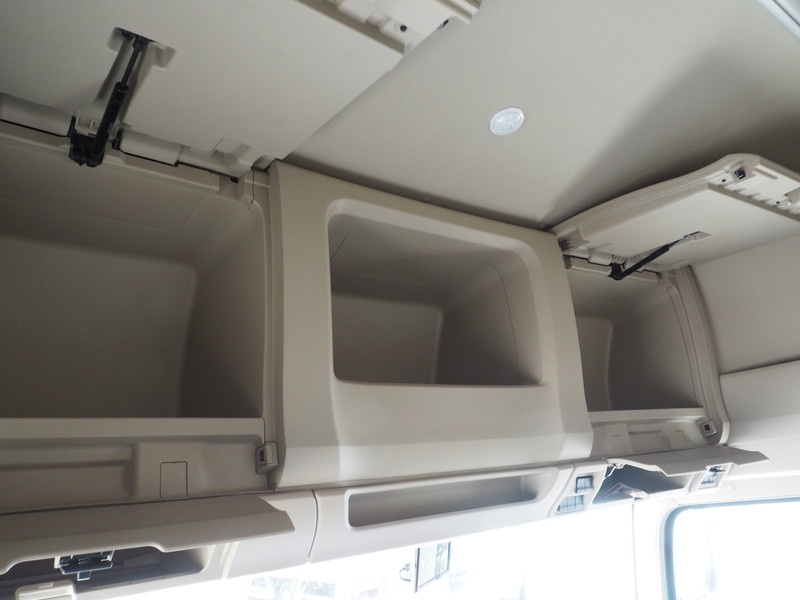 日野 プロフィア ウイング車 大型 2RG-FW1AHG 年式 H29[写真17]