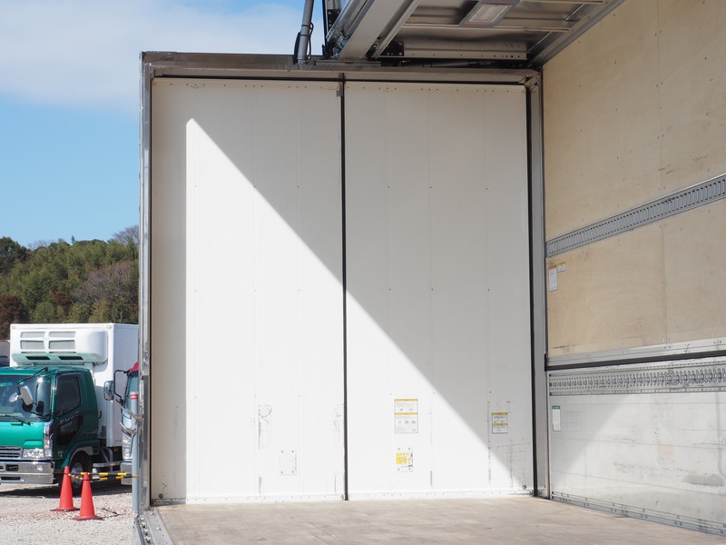 いすゞ ギガ ウイング車 大型 QKG-CYJ77B 年式 H28[写真13]