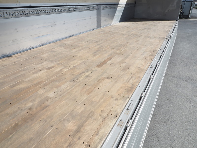 いすゞ ギガ ウイング車 大型 QKG-CYJ77B 年式 H28[写真15]